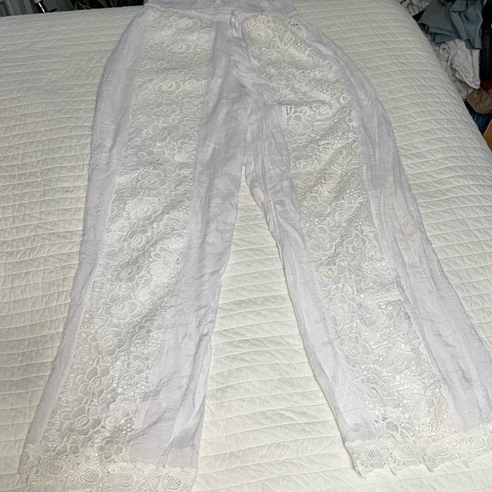Noreen Phillips Couturiere lacy beachy white Wide L? read all